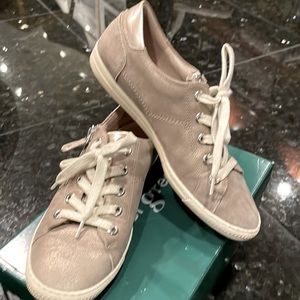 Paul Green “champagne” walking shoes. Very comfortable!